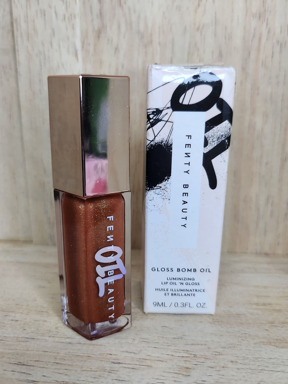 Fenty Beauty Gloss Bomb Oil Luminizing Lip Oil 'N Gloss in the shade "Fenty Glow - Picture 2 of 3